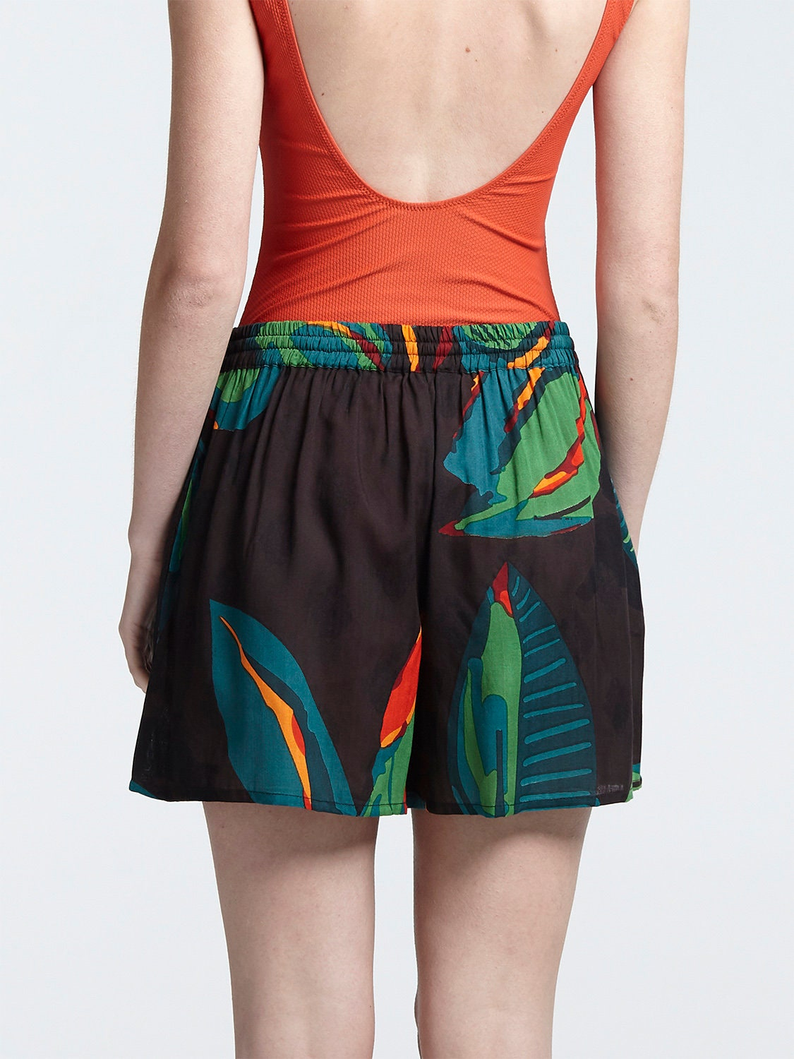 Women’s Tropical Dark Botanical Print High Rise Vacation Shorts - view 3