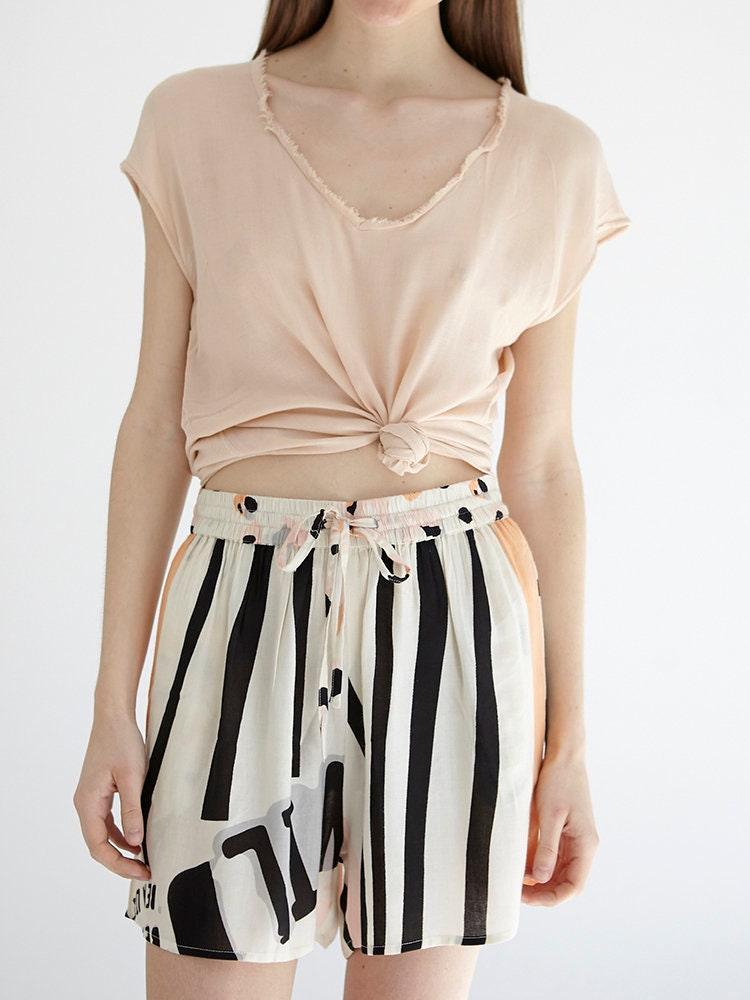 Women’s Abstract Stripe Typography Print Peach Colorblock Vacation Shorts